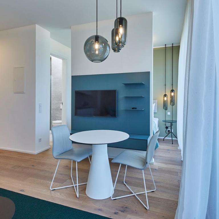 Hermitage Apartments - Penthouse-Apartment E7B mit seitlichem Seeblick - 1