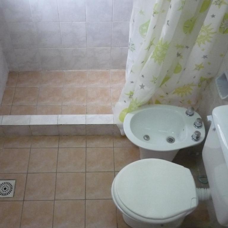 Hostel Aves del Lago - Habitación Doble con baño compartido - 2 camas - 10