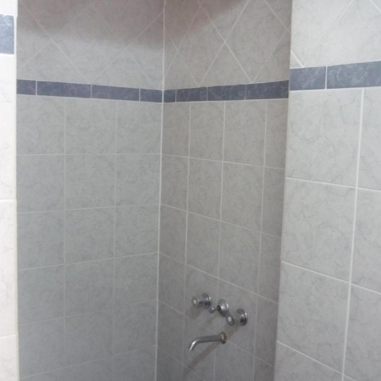 Hostel Aves del Lago - Habitación Doble con baño compartido - 2 camas - 18