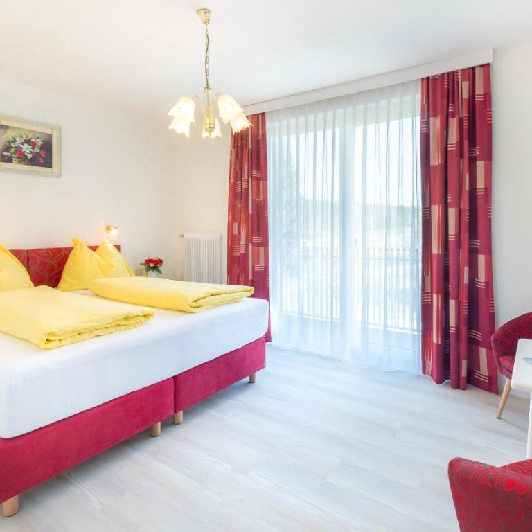 Pension Helios - Doppelzimmer mit Balkon - 1