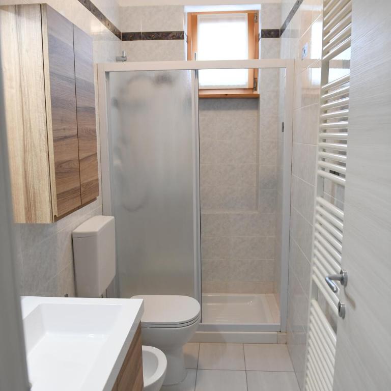 BLUE APARTMENT - a due passi dal lago, parcheggio privato - Appartamento con 1 Camera da Letto - 32