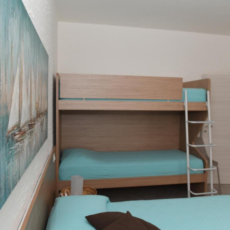 BLUE APARTMENT - a due passi dal lago, parcheggio privato - Appartamento con 1 Camera da Letto - 24