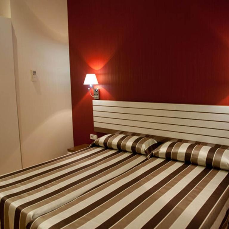 Hostal Bcn 46 - Double or Twin Room with Shared Bathroom - 4