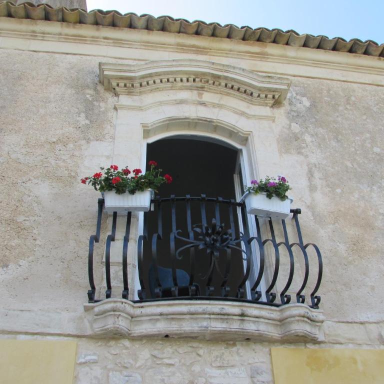 Bed and Breakfast Terra del Sole Ibla - Camera Matrimoniale Deluxe con Balcone - 11