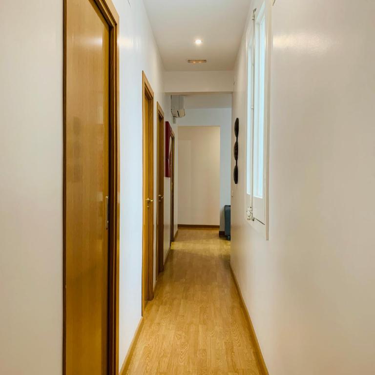 Super Balmes Guest House - Twin Room with Shared Bathroom - 21