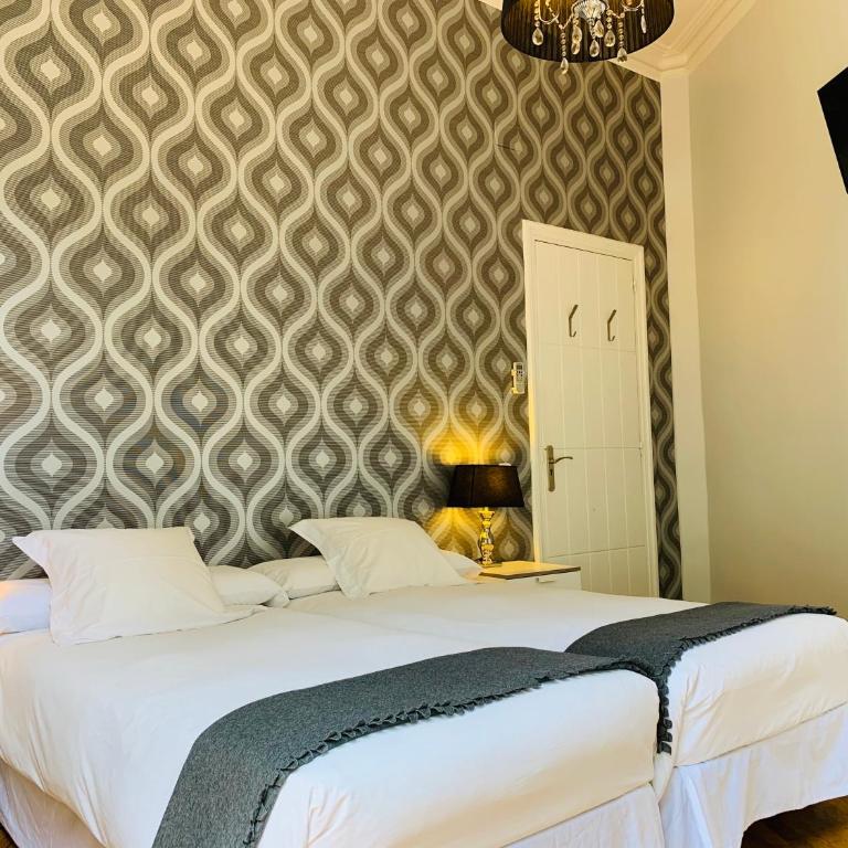 Super Balmes Guest House - Twin Room with Private External Bathroom - 7