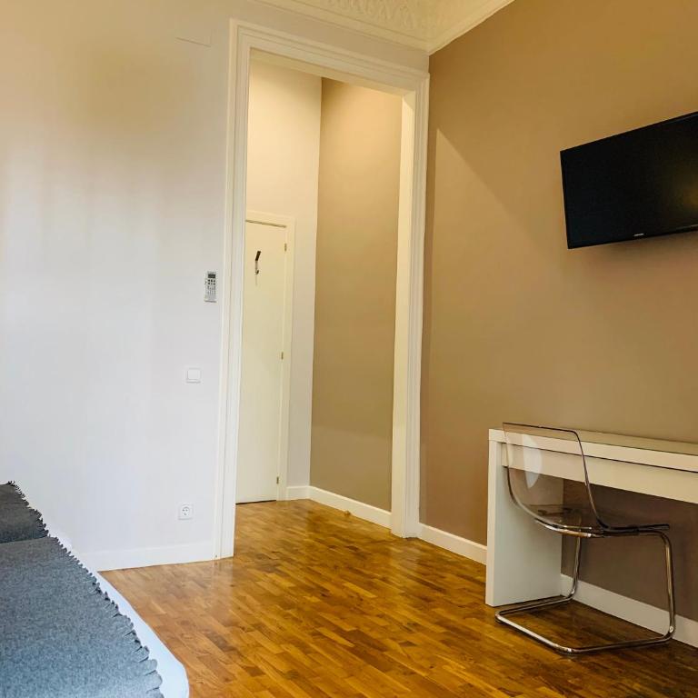 Super Balmes Guest House - Twin Room with Private Bathroom - 11