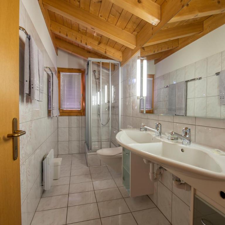 Panorama Hotel & Restaurant - Family Room (2 Adults + 2 Children) - 1