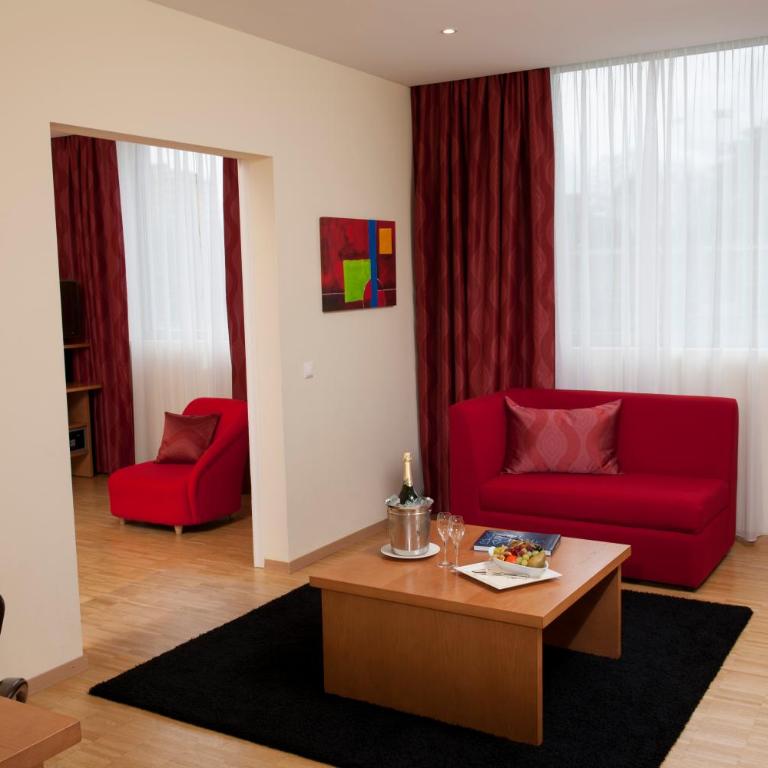 Ramada Encore by Wyndham Geneva - Suite Lit King-Size avec Canapé-Lit - Non-Fumeurs - 6