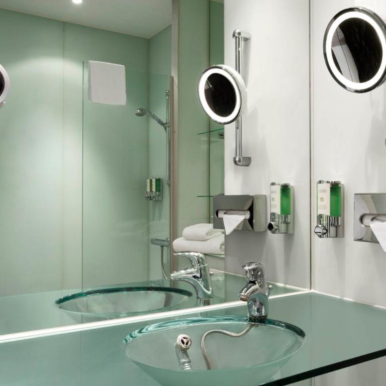 Ramada Encore by Wyndham Geneva - Chambre Lit King-Size Affaires avec Canapé-Lit - Non-Fumeurs - 3