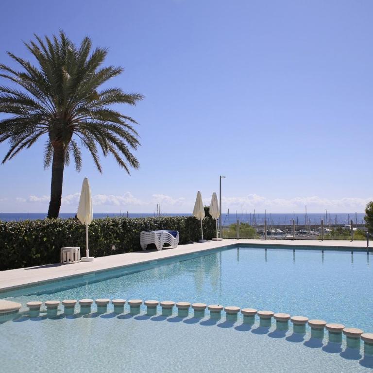 AT014 A pocos metros de la playa, equipamiento completo, piscina comunitaria - Villa con vistas al jardín - 2