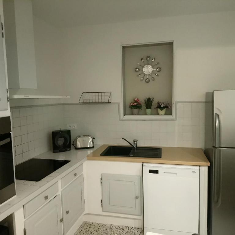 BEL APPARTEMENT SPACIEUX CENTRE VILLE UZES T3 - Appartement - 9