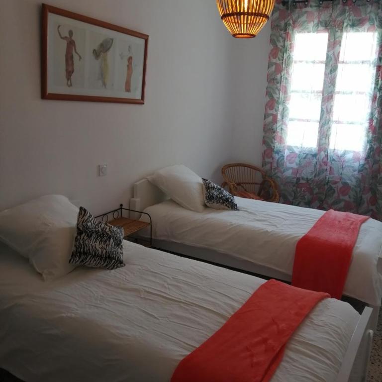 BEL APPARTEMENT SPACIEUX CENTRE VILLE UZES T3 - Appartement - 4