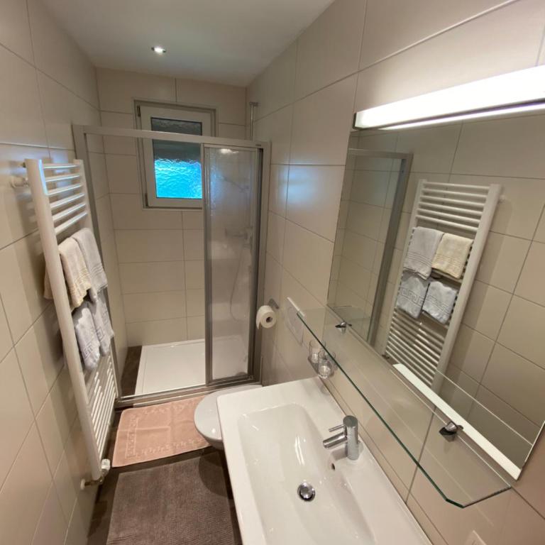 Haus Sonnegg - Doppelzimmer mit Bergblick - 1