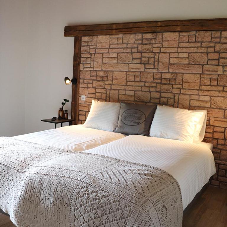 Pension Leano - Doppelzimmer mit Balkon - 3