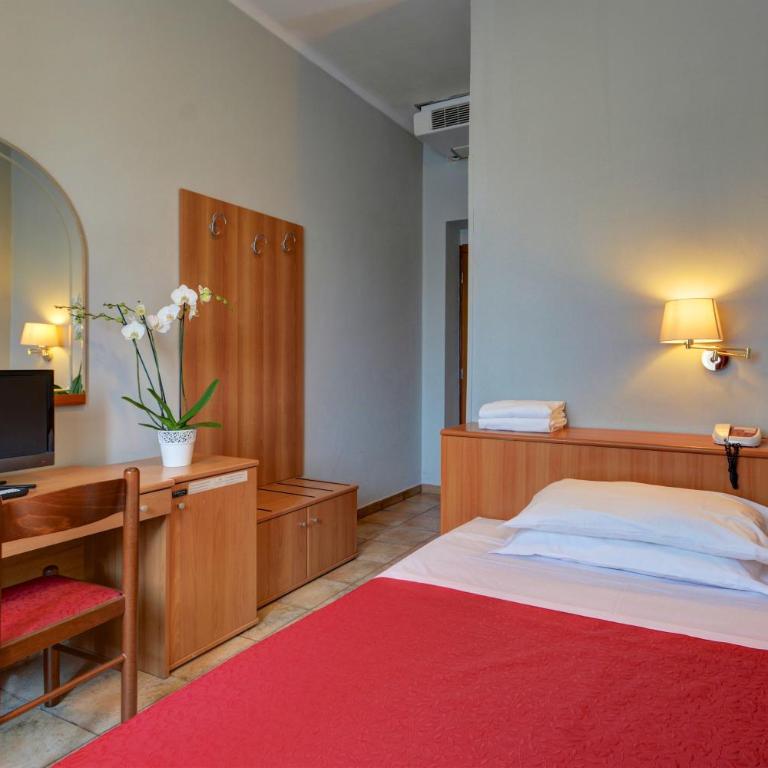 Astor Hotel - Economy Double Room - 7