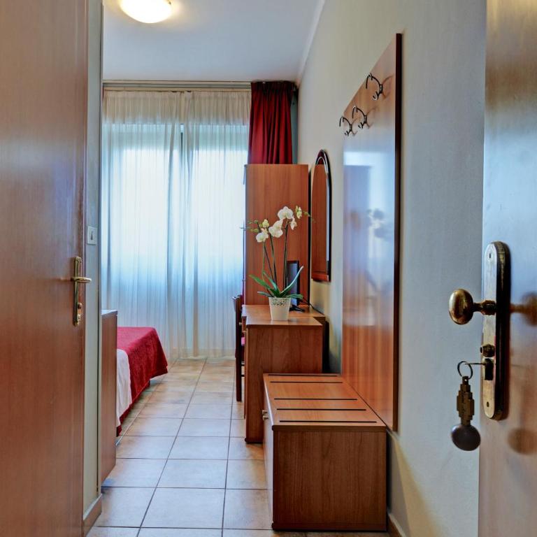 Astor Hotel - Economy Double Room - 9