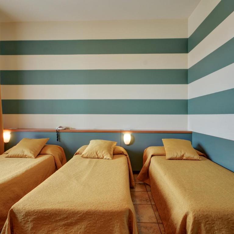 Astor Hotel - Triple Room - 2