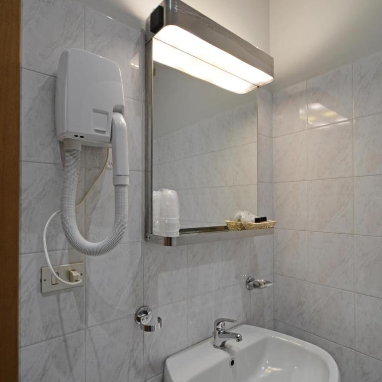 Astor Hotel - Economy Double Room - 10