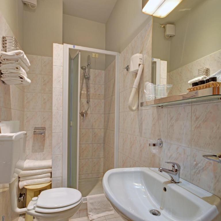 Astor Hotel - Triple Room - 5
