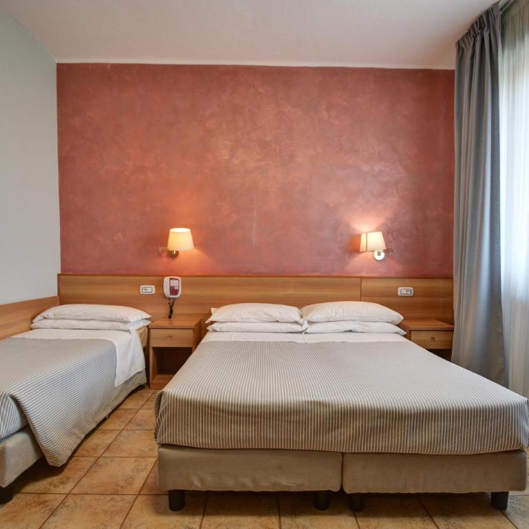 Astor Hotel - Triple Room - 4