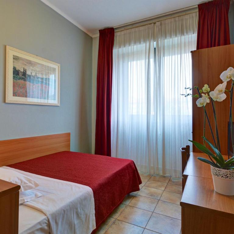 Astor Hotel - Economy Double Room - 8