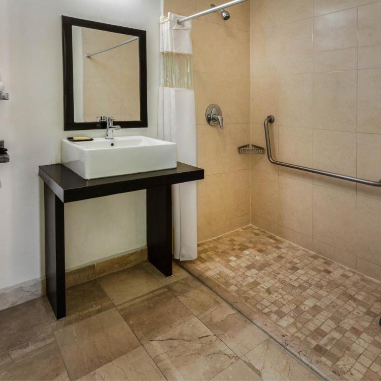 La Quinta by Wyndham Puebla Palmas Angelopolis - Habitación Doble Deluxe con 2 camas dobles - Adaptada para personas de movilidad reducida - No fumadores - 1