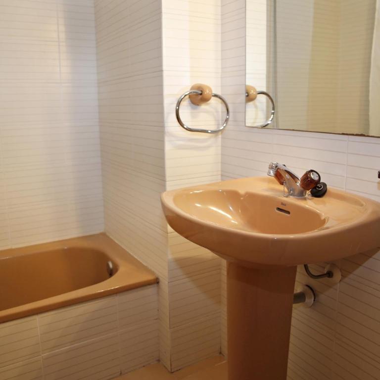 AT046 Els Pins, 1ra línea de la playa, piscina, airco, aparcamiento - Apartamento de 2 dormitorios - 14