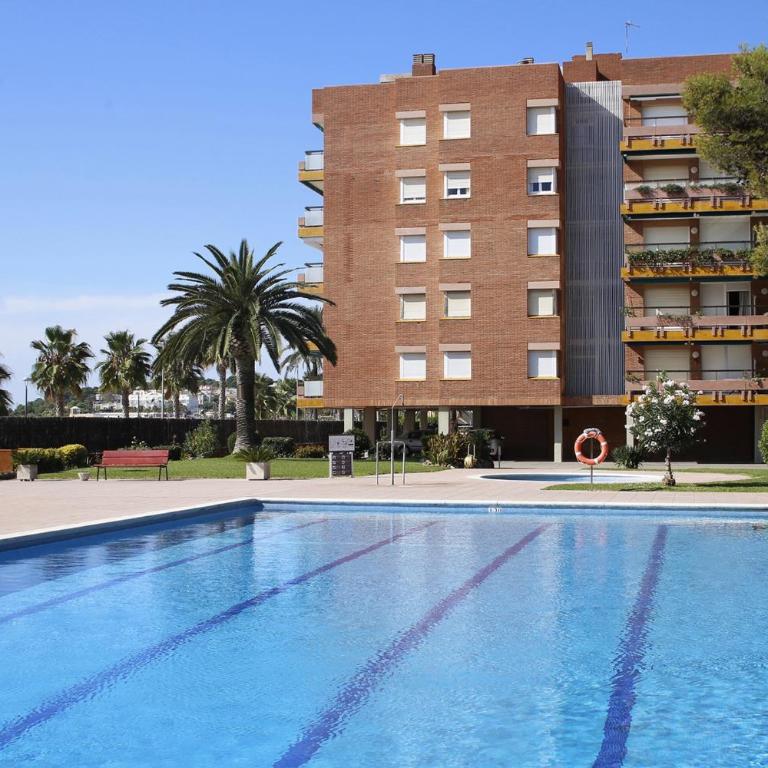 AT116 Els Pins, comunidad con piscina en 1ra línea de la playa - Three-Bedroom Apartment - 1