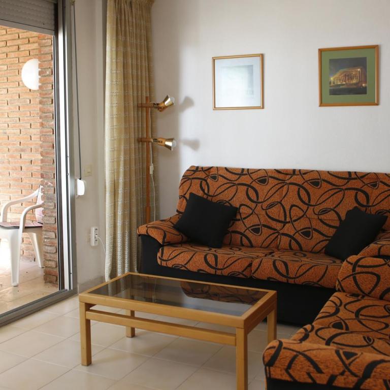 AT116 Els Pins, comunidad con piscina en 1ra línea de la playa - Three-Bedroom Apartment - 8