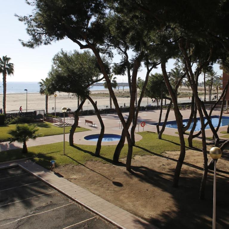 AT116 Els Pins, comunidad con piscina en 1ra línea de la playa - Three-Bedroom Apartment - 24