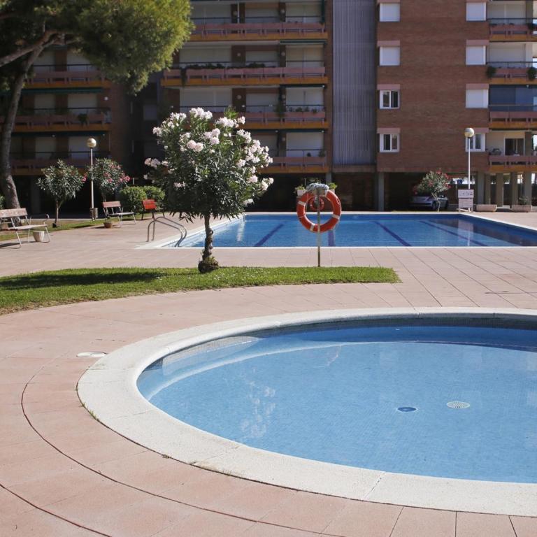 AT116 Els Pins, comunidad con piscina en 1ra línea de la playa - Three-Bedroom Apartment - 25