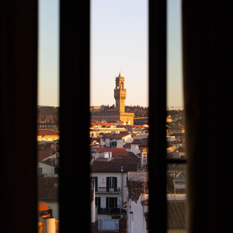 Soggiorno Rubino - Camera Matrimoniale con Balcone Vista Città - 2
