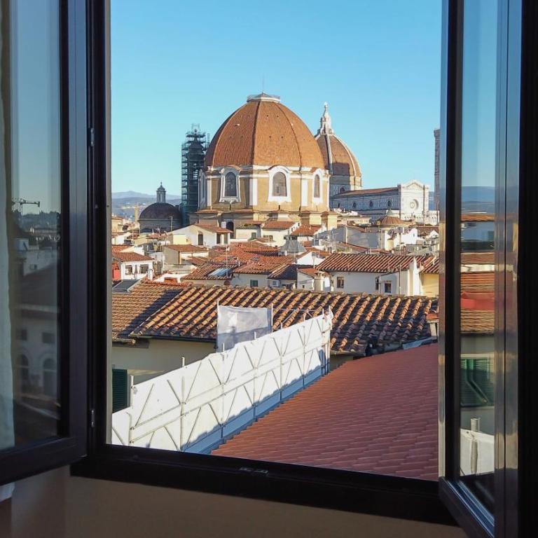 Soggiorno Rubino - Camera Matrimoniale con Balcone Vista Città - 3