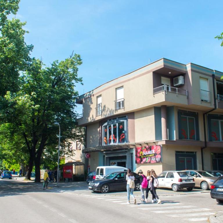 Apartment Enjoy free private parking - Three-Bedroom Apartment - 1