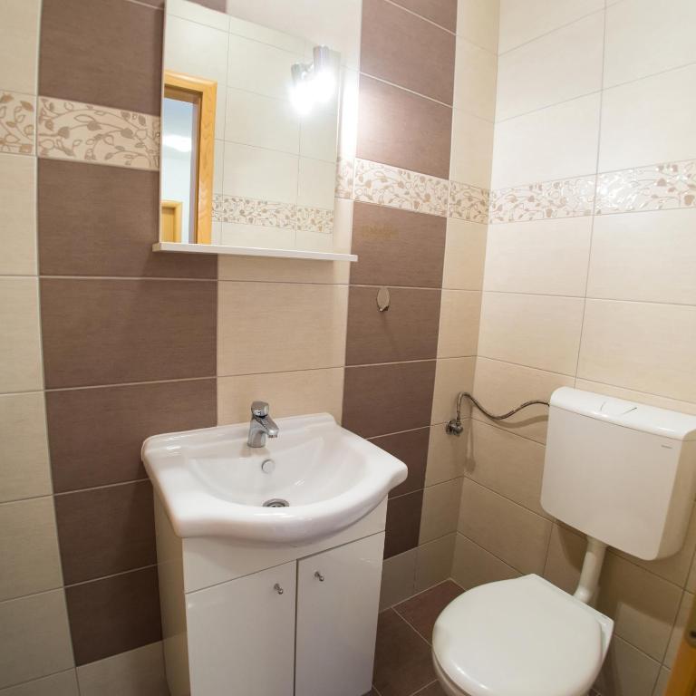 Apartment Enjoy free private parking - Three-Bedroom Apartment - 8