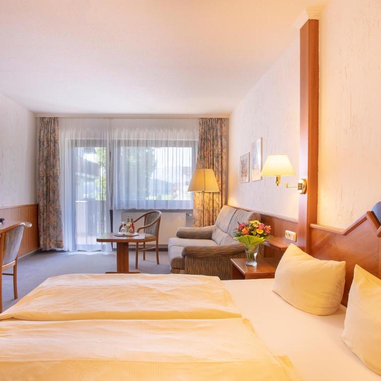 Landhotel Seeg - Superior Doppel- oder Zweibettzimmer mit Gartenblick - 3
