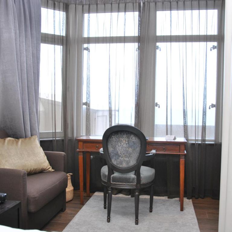 Hôtel Le Beaufort - Chambre Double avec Fenêtre en Arc - Vue Mer et Terrasse - 3