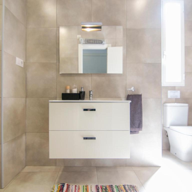 Kasa Katia Guest House - Family Room with Private Bathroom - 8
