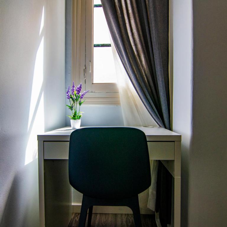 Kasa Katia Guest House - Family Room with Private Bathroom - 12