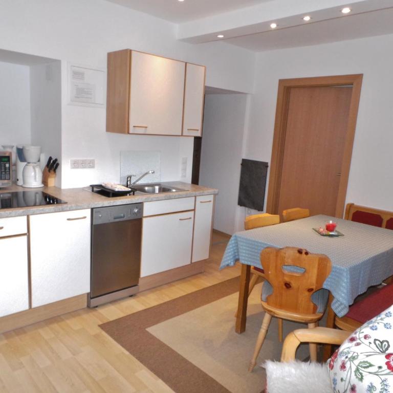 Gästehaus Groder - Superior Apartment mit 2 Schlafzimmern und Balkon - 12