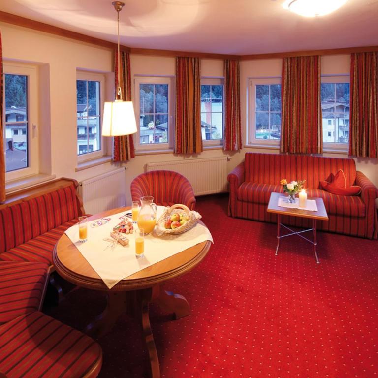 Hotel Maria Theresia - Familiensuite - 2