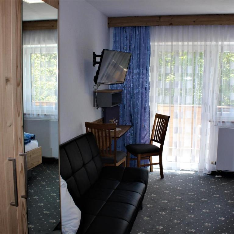 Gästehaus Oberauer - Doppelzimmer mit eigenem Bad - 6