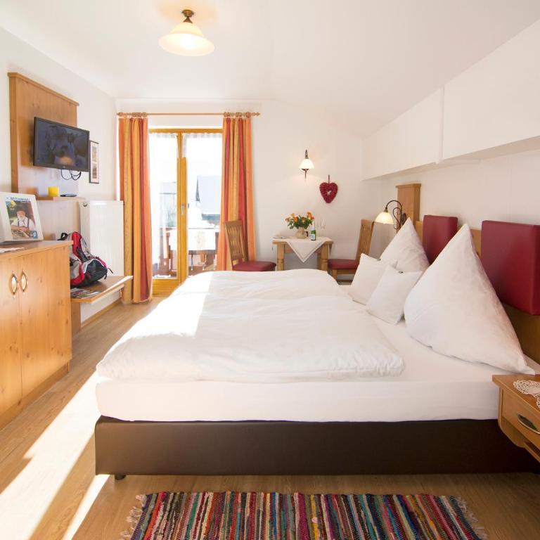 Haus Christl Reit im Winkl, Kostenloser Parkplatz, Spülmaschine, 5 Minuten zum Ortszentrum, ruhige Lage, Wlan - Comfort Doppelzimmer mit Balkon - 2