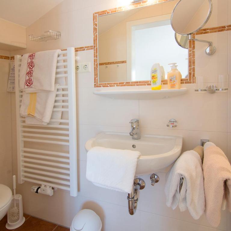 Haus Christl Reit im Winkl, Kostenloser Parkplatz, Spülmaschine, 5 Minuten zum Ortszentrum, ruhige Lage, Wlan - Apartment mit 2 Schlafzimmern - 15