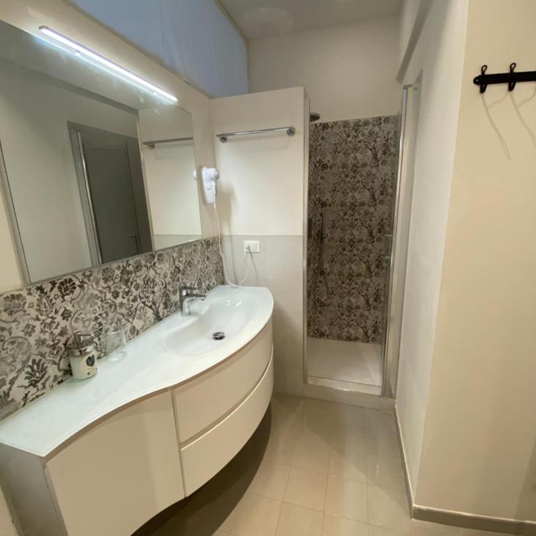 Residenza del Duse - Double room with private external bathroom - Camera matrimoniale con bagno privato esterno - 14