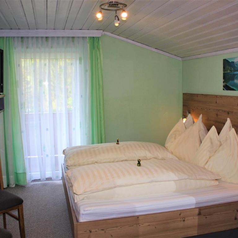Gästehaus Oberauer - Doppelzimmer mit Balkon - 6