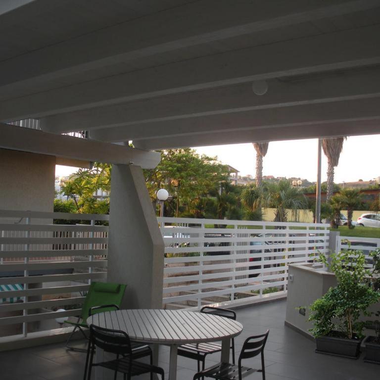 La Casa Bianca - Two-Bedroom House - 1