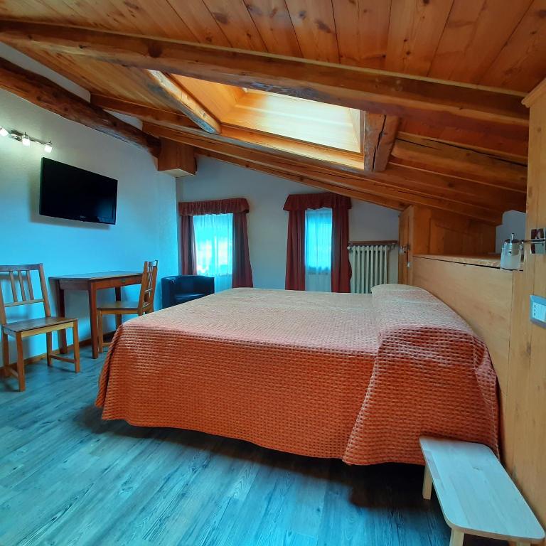 Hotel Crampon - Camera Familiare - 2