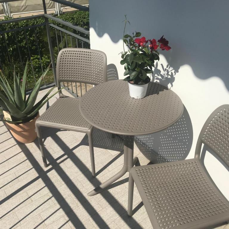 BLUE APARTMENT - a due passi dal lago, parcheggio privato - Appartamento con 1 Camera da Letto - 3